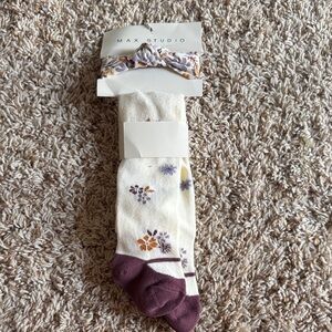Max Studio Floral Casual Socks - Purple and Cream